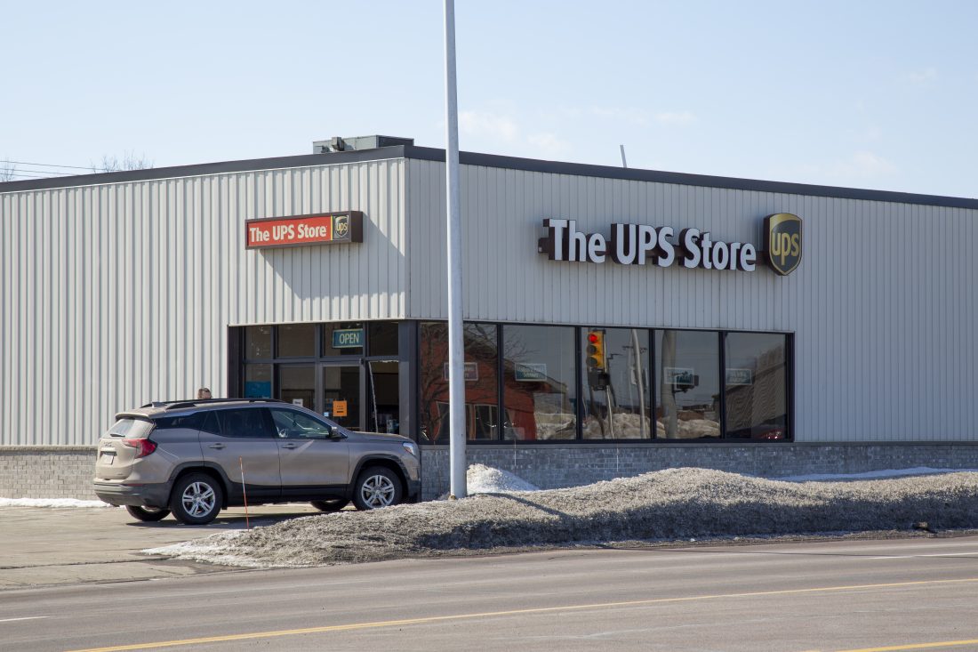 Vehicle hits UPS Store in Escanaba News, Sports, Jobs Daily Press